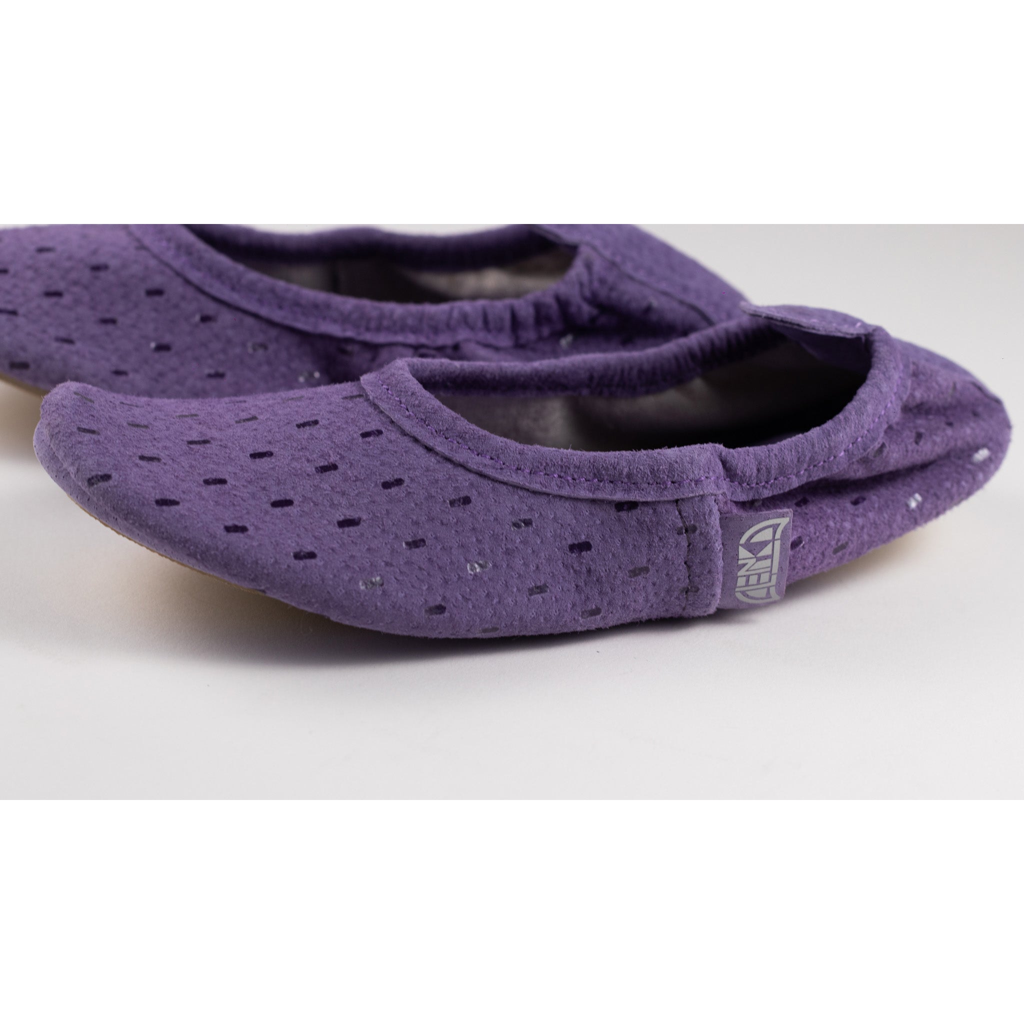 Barefoot leather school slippers – Cyclamen with unicorns