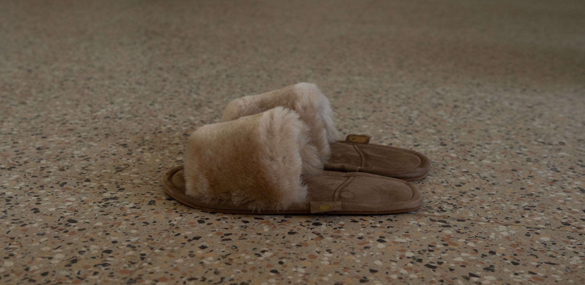 Trendni usnjeni natikači spedaj odprti