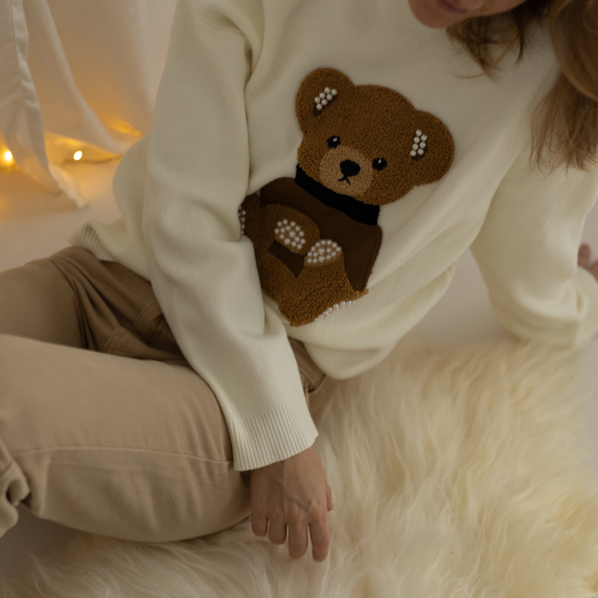 Pulover z motivom medvedka