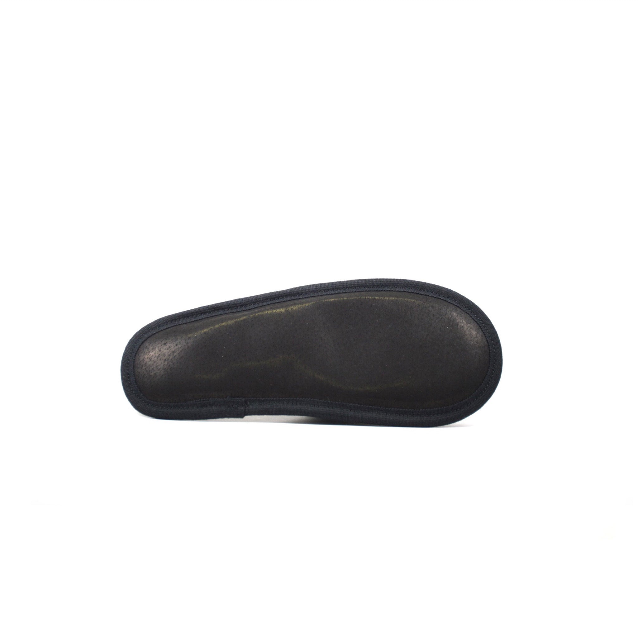 Usnjeni copati v črni barvi