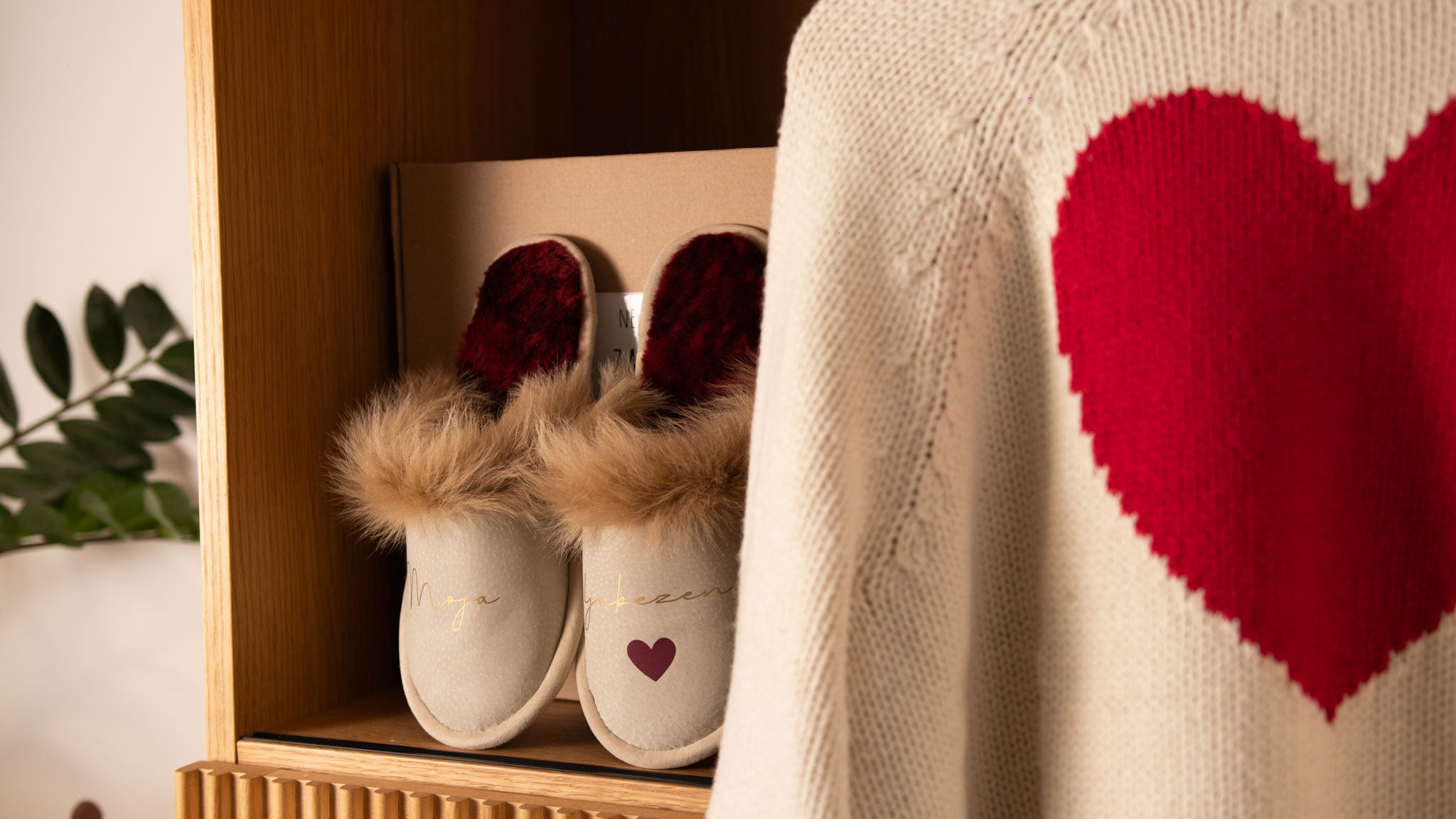 Krzneni copati z napisom Moja ljubezen