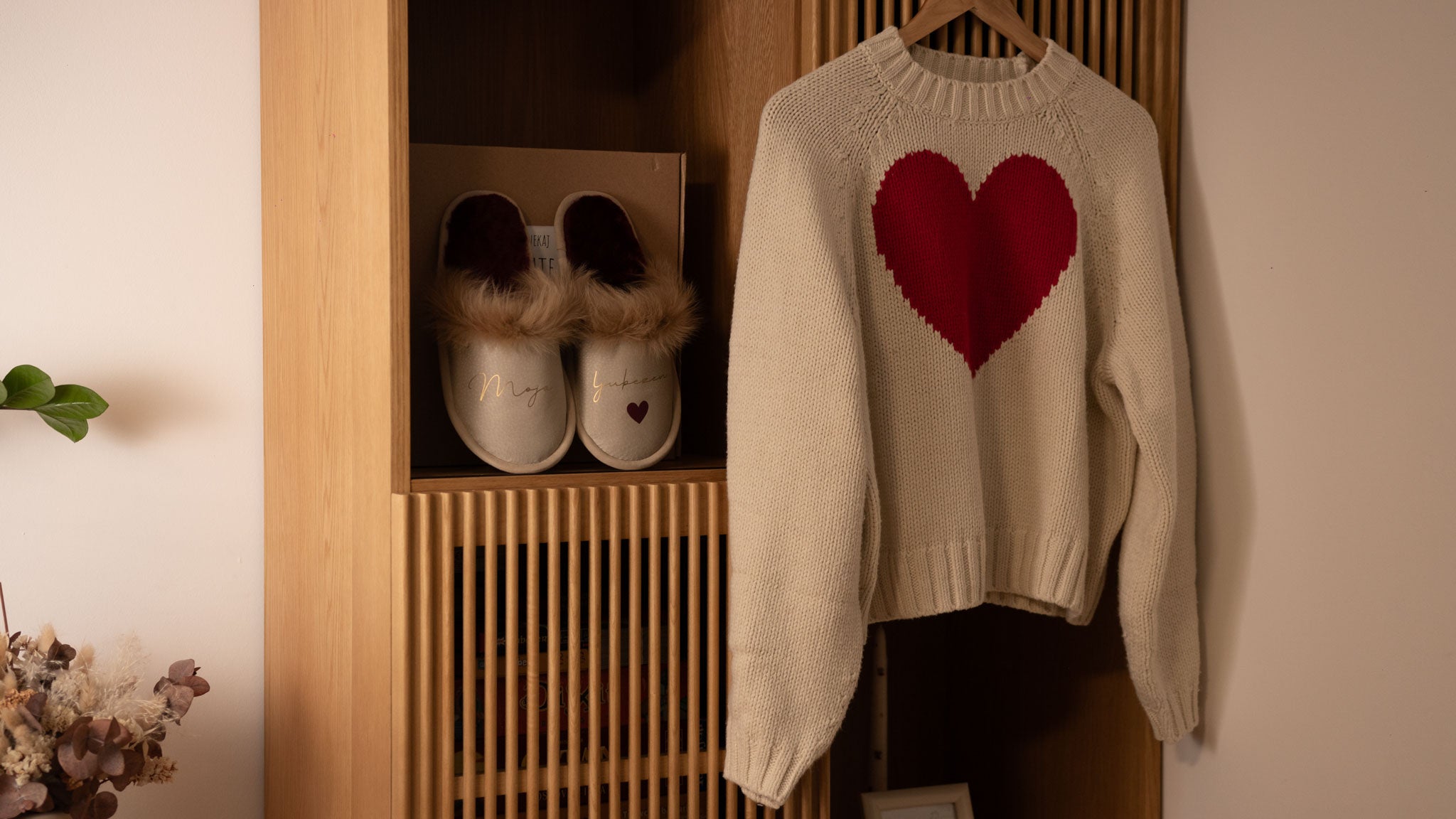 Krzneni copati z napisom Moja ljubezen