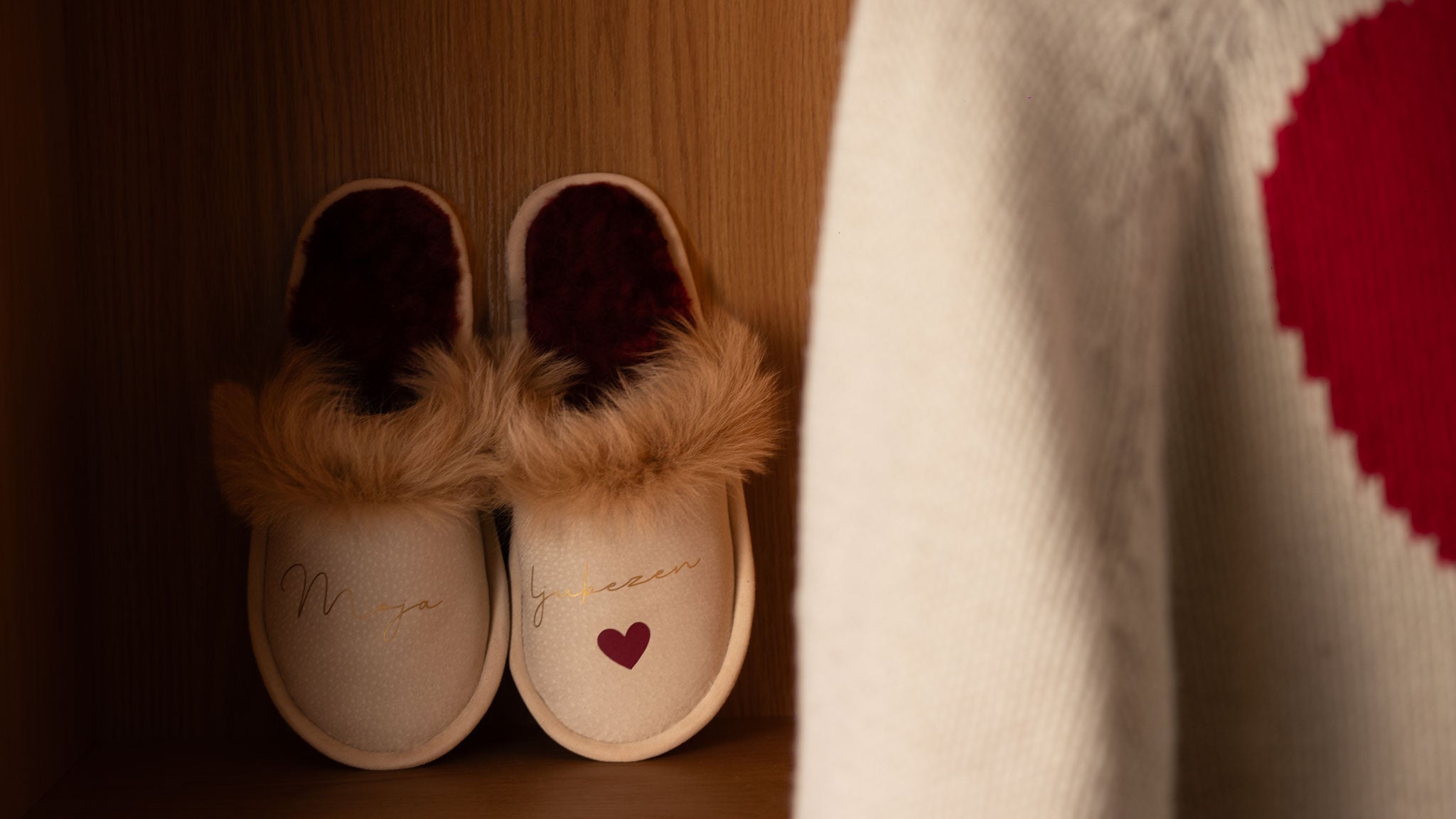 Krzneni copati z napisom Moja ljubezen