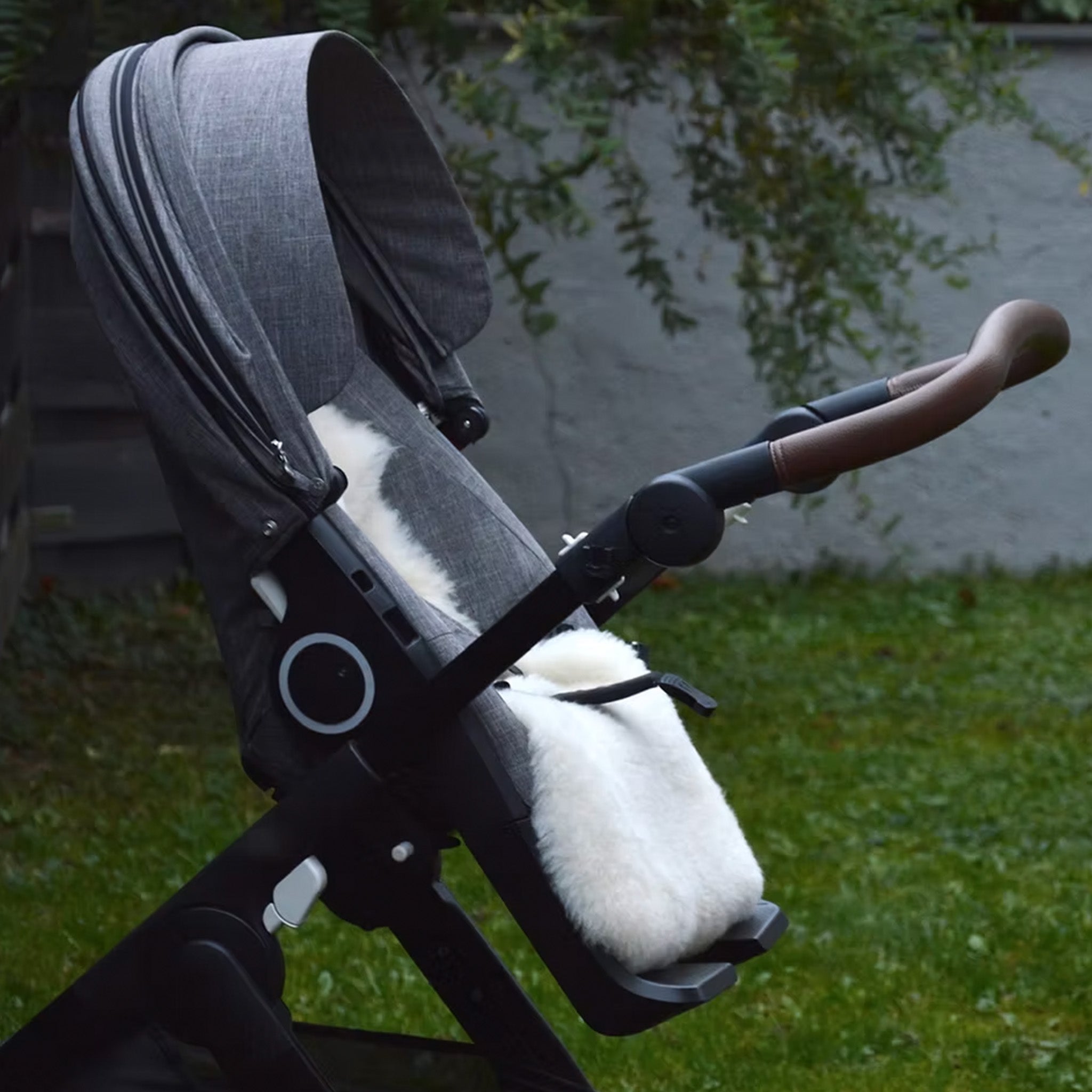 Krznena koža za otroški voziček