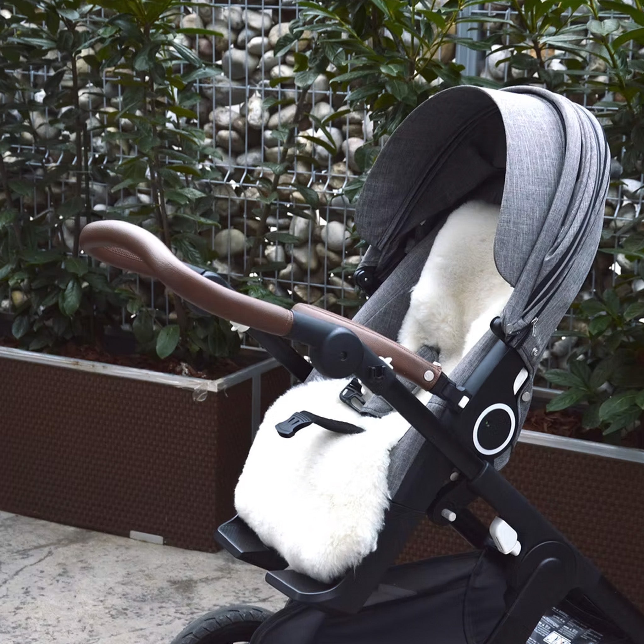 Krznena koža za otroški voziček