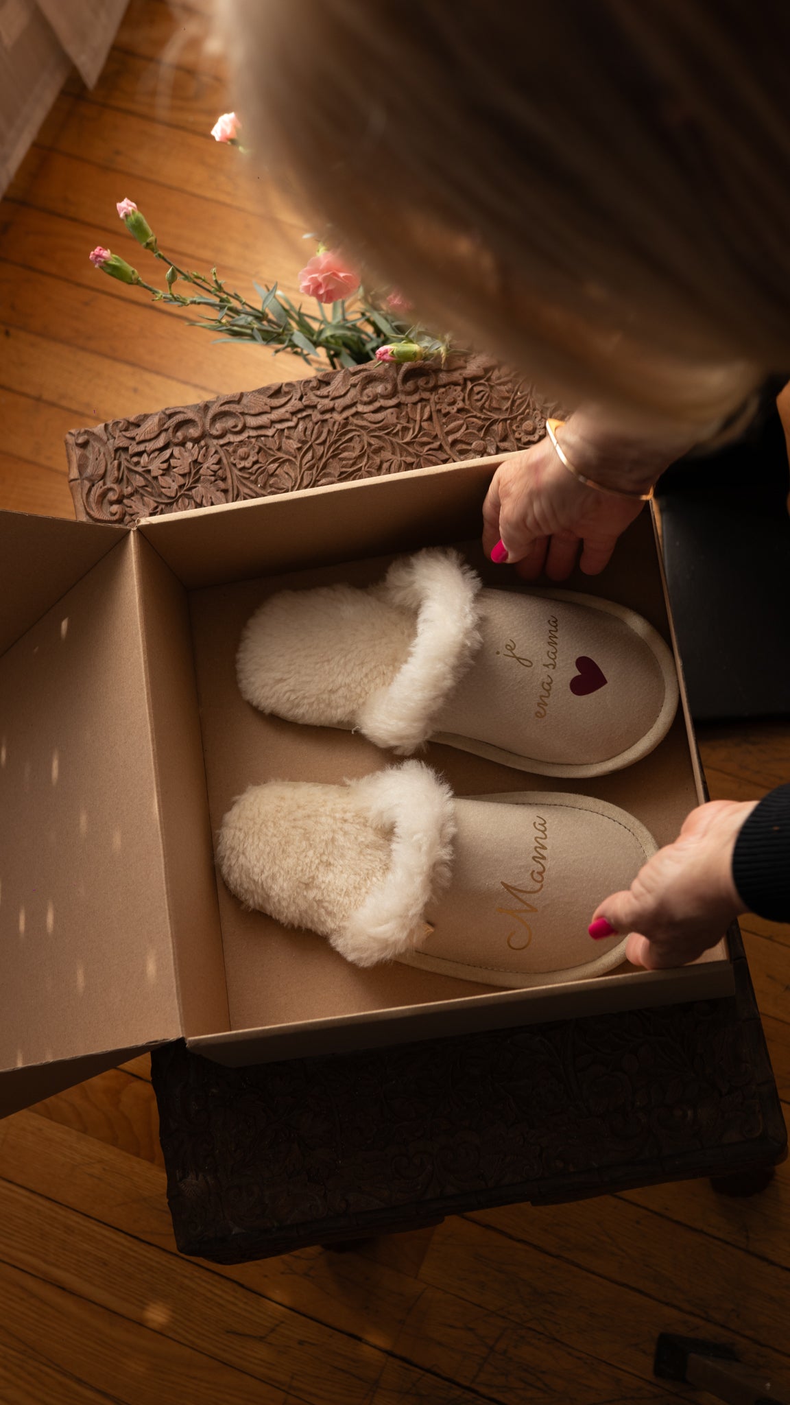 Kaj podariti mami za materinski dan? Ideja za darilo, ki ga bo res uporabljala