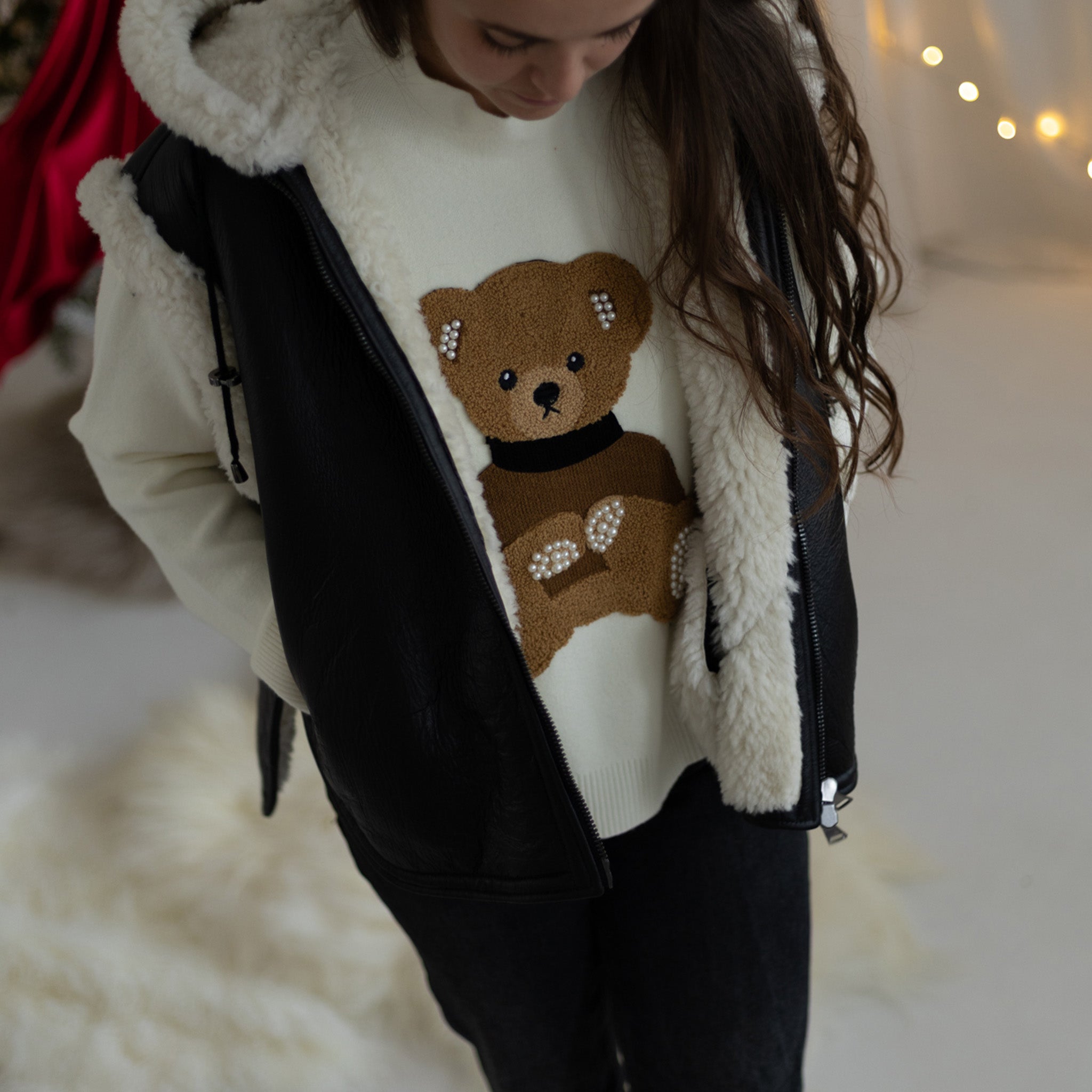 Pulover z motivom medvedka